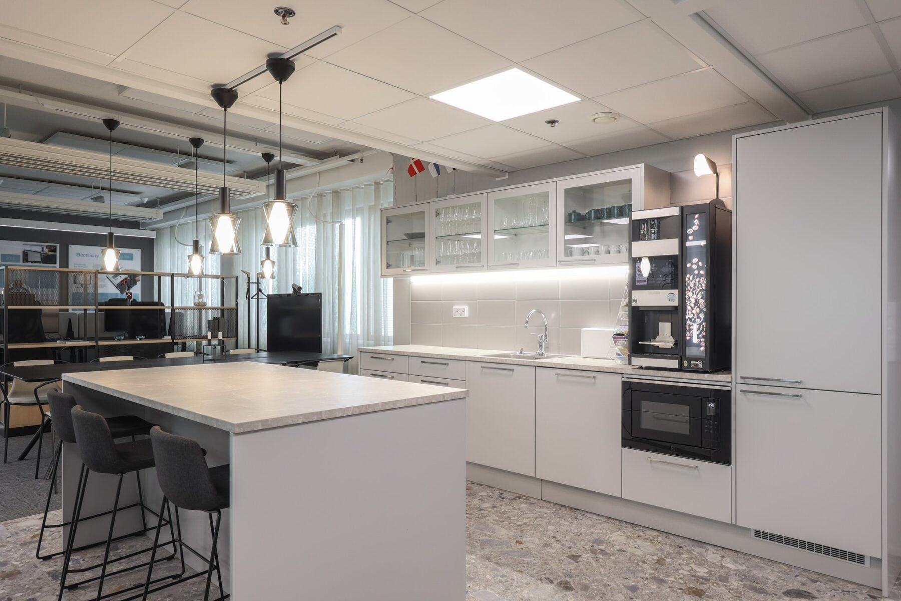 Taukotilan sisustussuunnittelu Helsinki. Kamstrup taukotila. Sisustusarkkitehtitoimisto sisu interior.