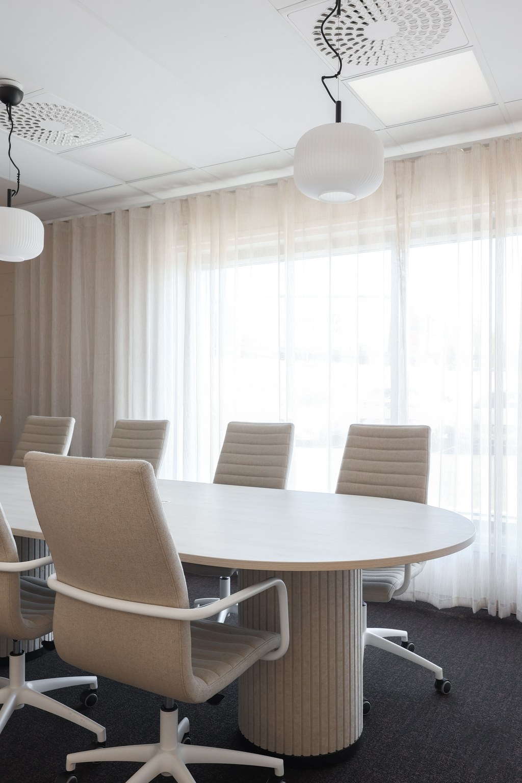 Puumerkki toimiston sisustussuunnittelu Vantaa. Sisustusarkkitehtitoimisto Sisu Interior.