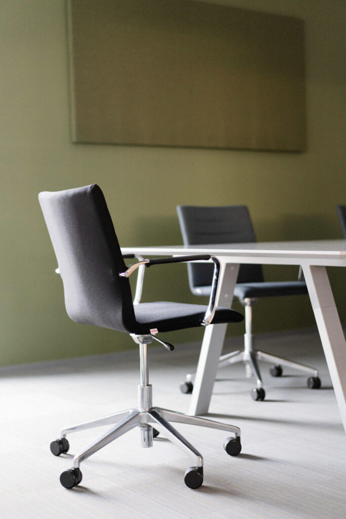 Toimitilakehitys. Tee tiloista yrityksellesi kilpailuetu ja käytä sisu interior toimitilakehityksen palveluita. Toimitilan sisustusuunnittelu, toimitilastrategia, työympärsitökehitys, toimitilakehitys Sisu Interior.